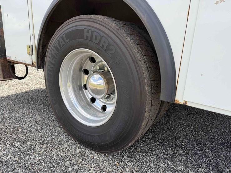 2019-peterbilt-337-image-30