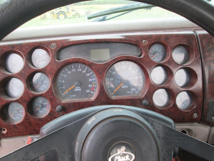 #46168-•-inop-2006-mack-613-vision-t/a-daycab-truck-tractor-1m1ak06yx6n010204-image-46