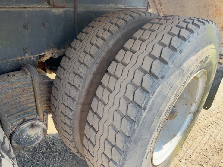 1984-mack-dm686s-image-19