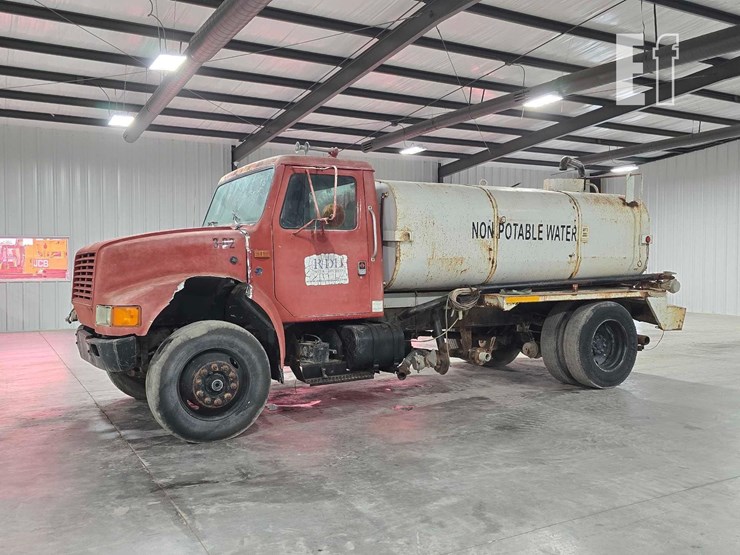 1990-international-4900-image-1