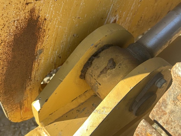 2014-deere-450j-image-16