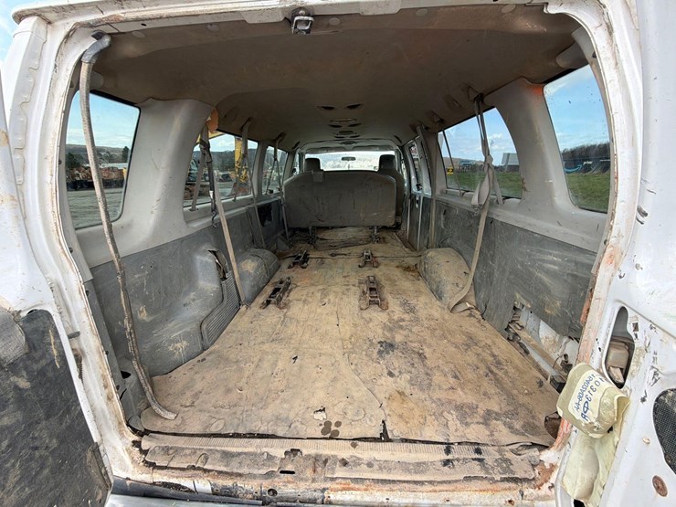 2013-ford-e350-image-13