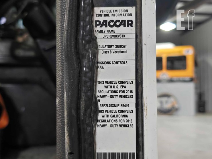 2018-peterbilt-320-image-38