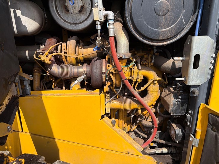 2022-john-deere-844-image-17