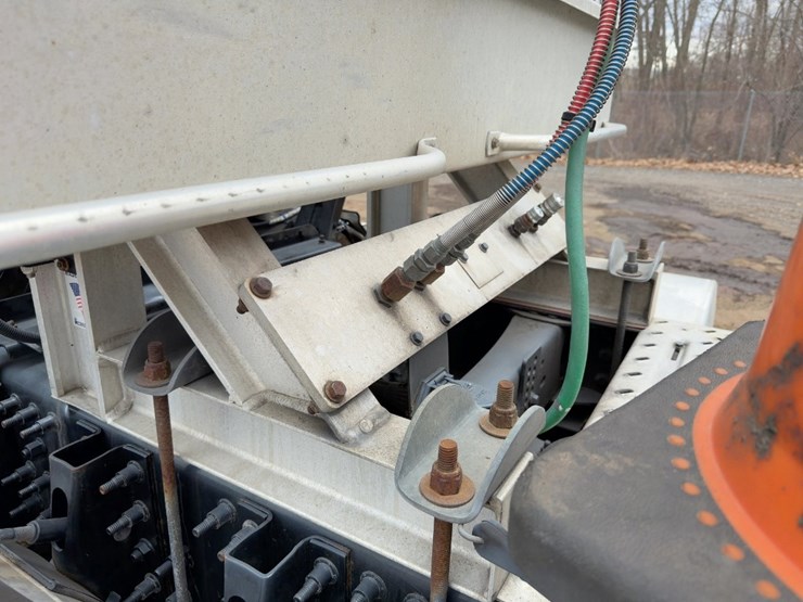 2018-mack-pinnacle-cxu613-image-22