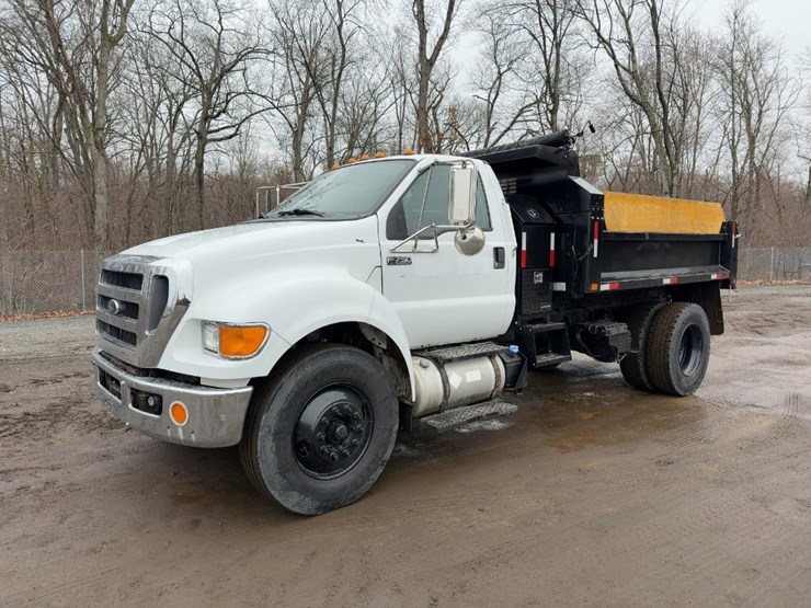 2013-ford-f750-xl-image-1