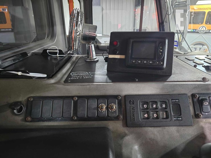 2018-peterbilt-320-image-16