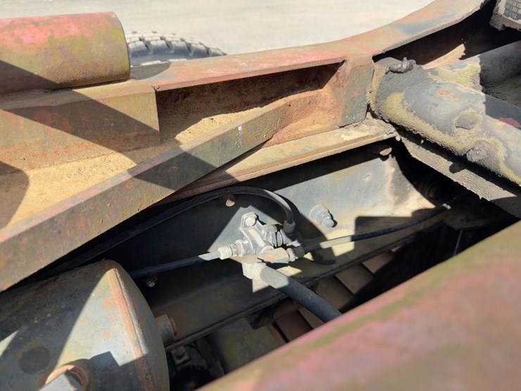 1990-mack-rd688s-image-21