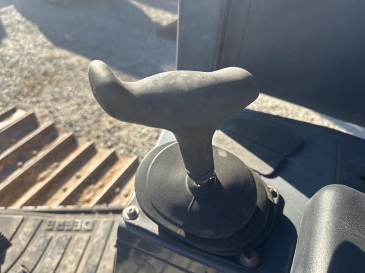 2014-deere-450j-image-41