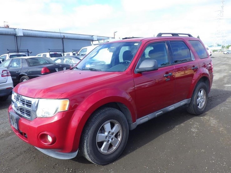 2011-ford-escape-image-1