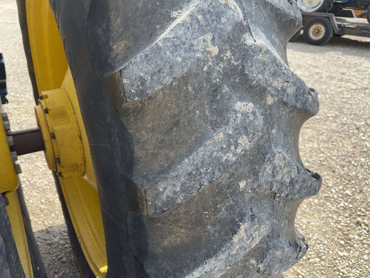 john-deere-200-image-41