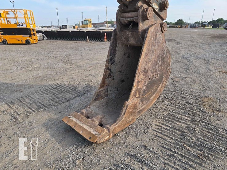 komatsu-pc228us-lc-3n0-image-9