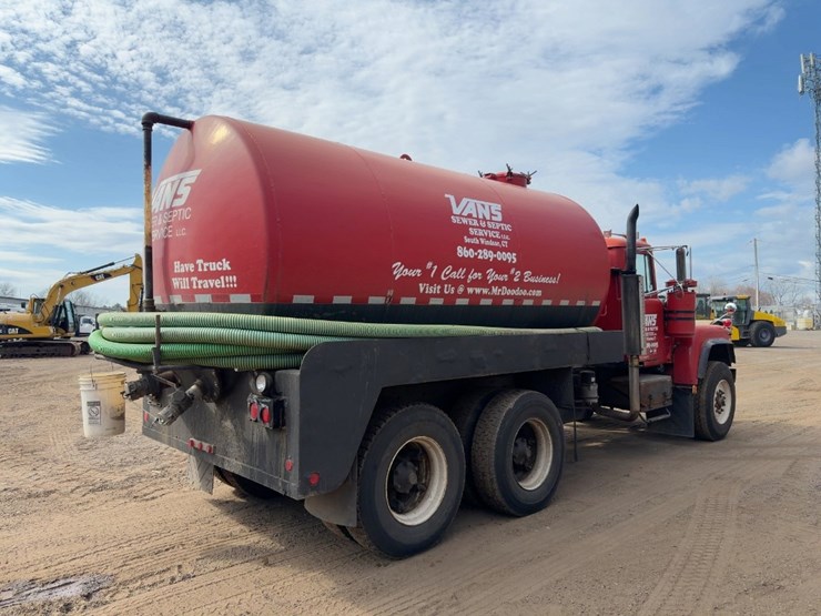 1983-mack-rd685s-image-5