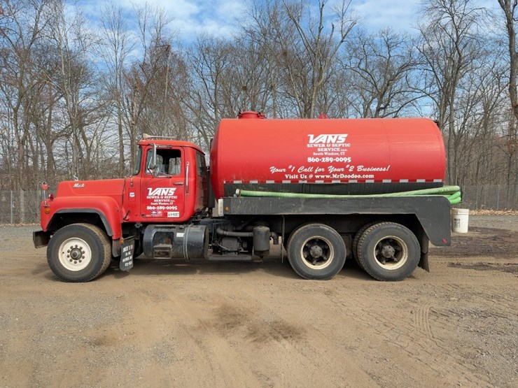 1983-mack-rd685s-image-2