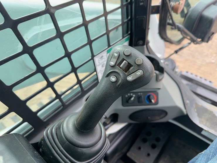 2020-bobcat-t740-image-23