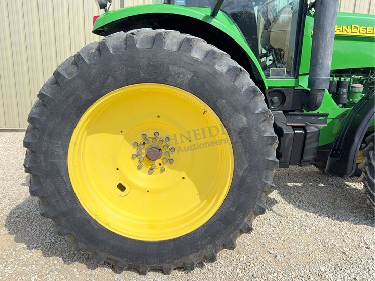 john-deere-200-image-30