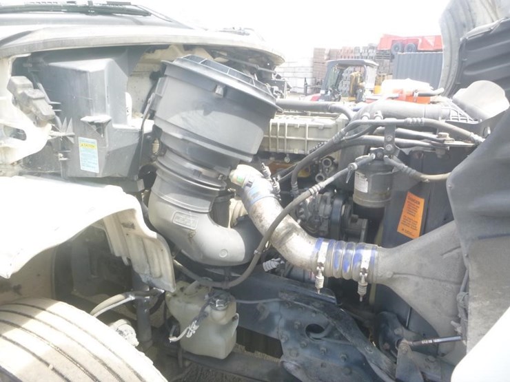 2012-freightliner-m2-s/a-truck-tractor-image-17