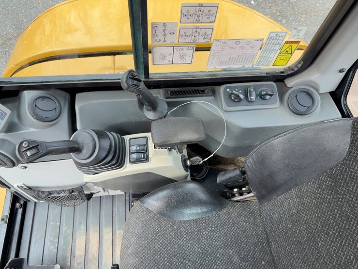 2017-caterpillar-305e2-cr-image-29