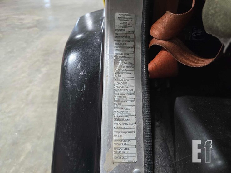 2018-peterbilt-320-image-37