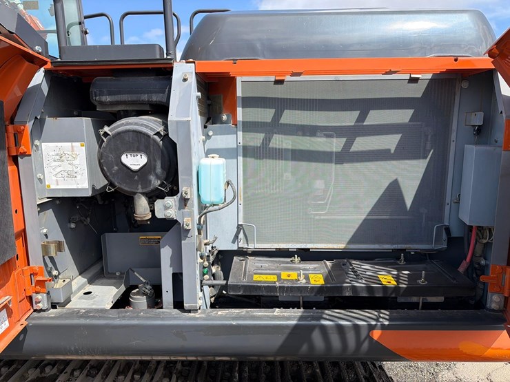 2020-hitachi-zx200-image-18