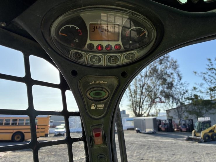 2018-bobcat-t740-image-13