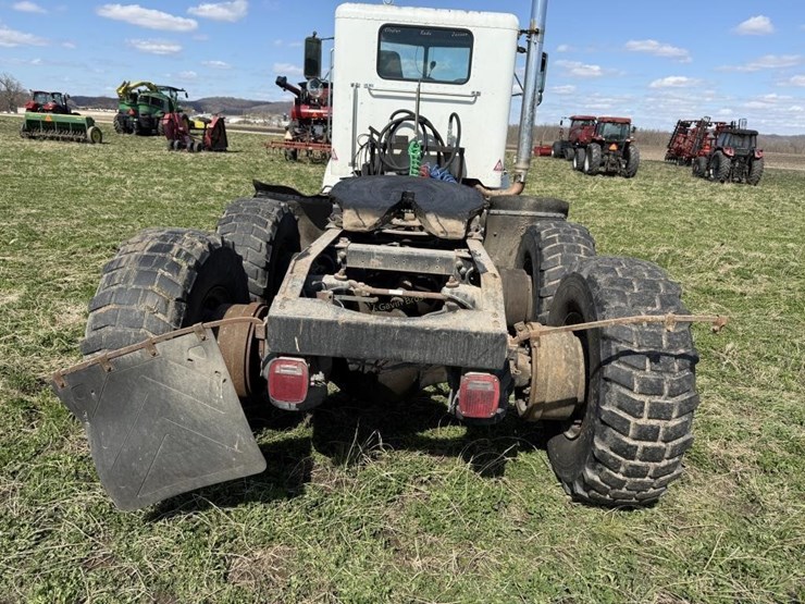 1996-peterbilt-385-image-8