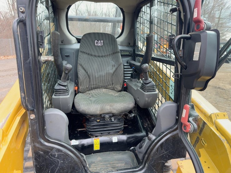 2021-caterpillar-259d3-image-19