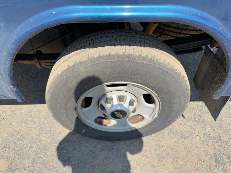 2017-chevrolet-silverado-2500hd-image-10