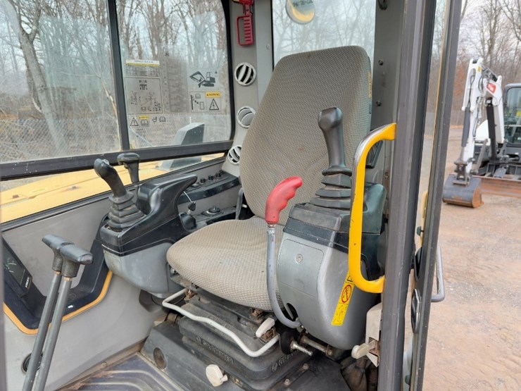 2014-volvo-ecr58d-image-27