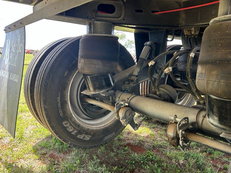 2013-neville-trailer-image-15