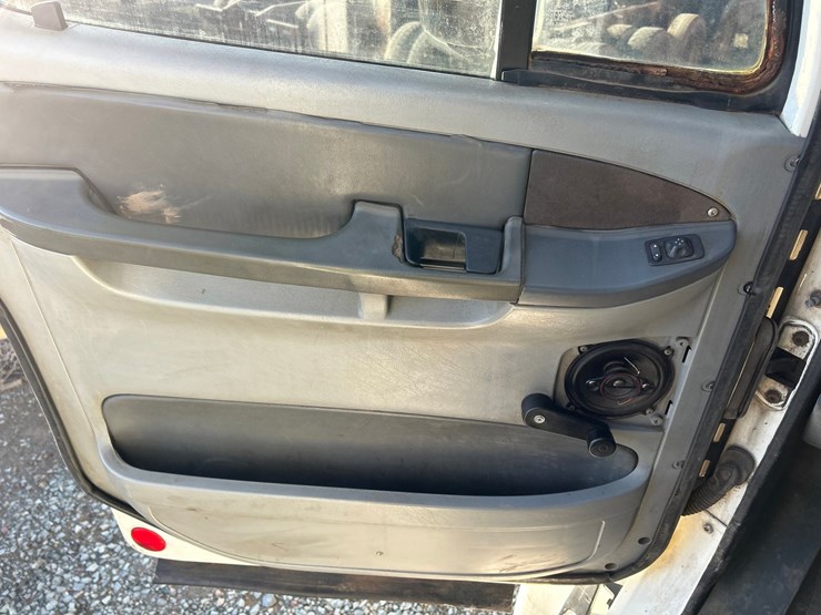 2002-massey-ferguson-8-image-82