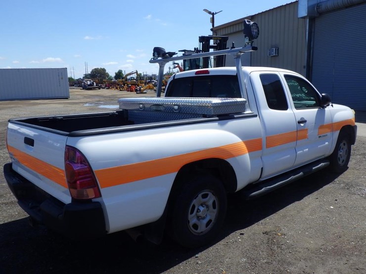 2013-toyota-tacoma-image-3