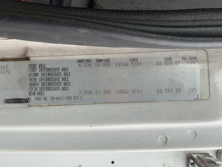 2002-freightliner-fl70-image-33