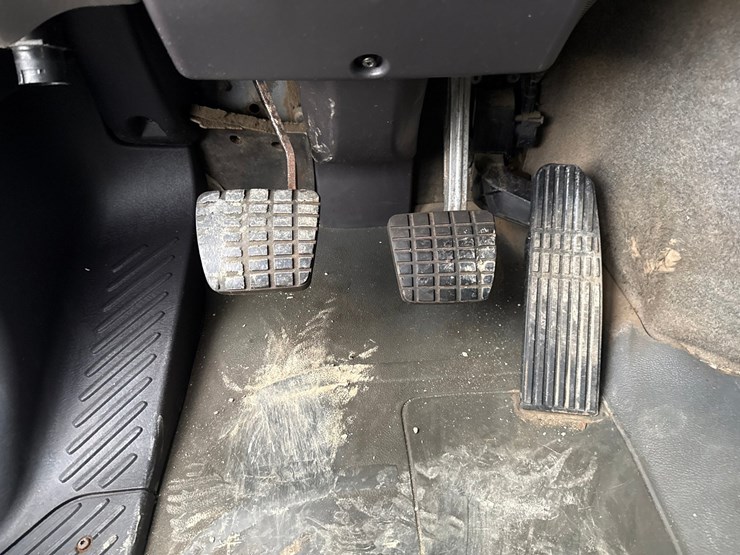 2010-massey-ferguson-8-image-83