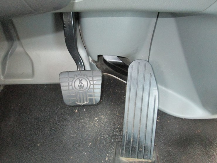 2020-kenworth-t680-image-36