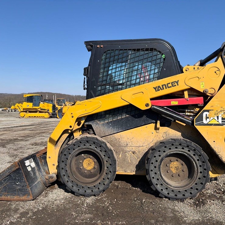 2019 CATERPILLAR 242D