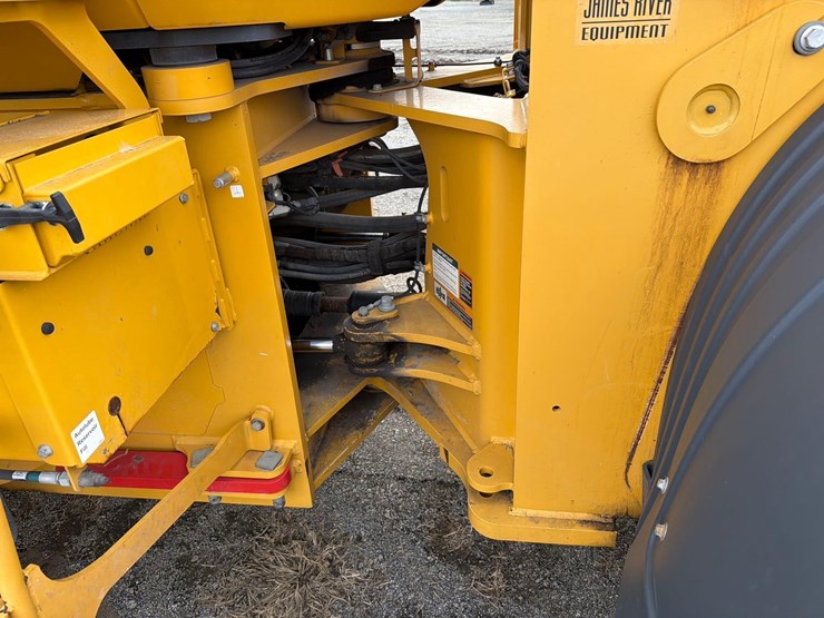 2020-deere-744l-image-8