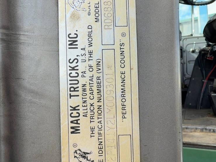 1990-mack-rd688s-image-36