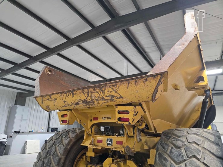 2021-deere-260e-image-20