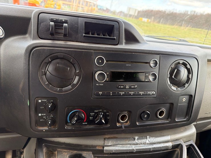 2014-ford-e350-image-15