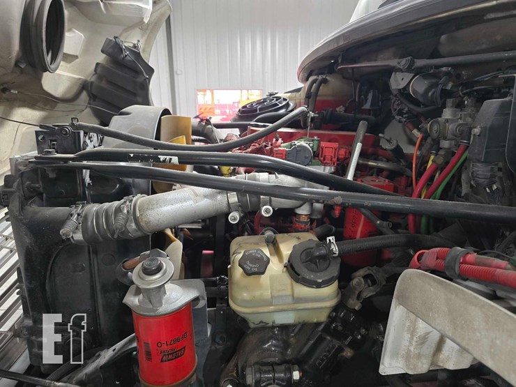 2009-freightliner-business-class-m2-106-image-18