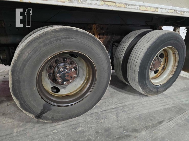 2008-peterbilt-320-image-28