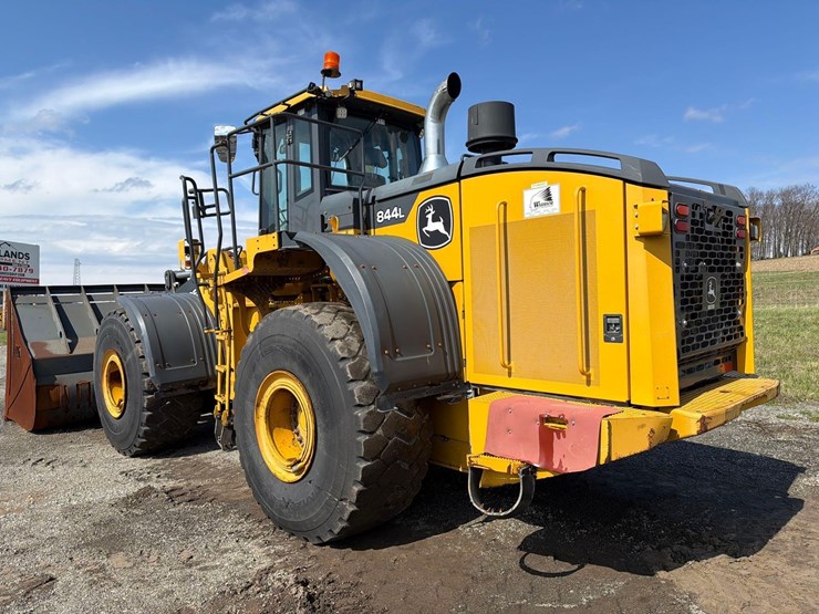 2022-john-deere-844-image-6