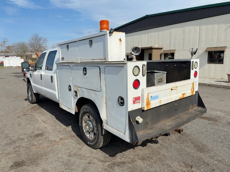 2010-ford-f350-xlt-image-3