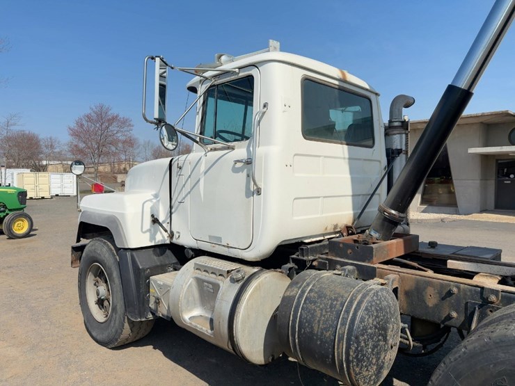 2001-mack-rd688s-image-14
