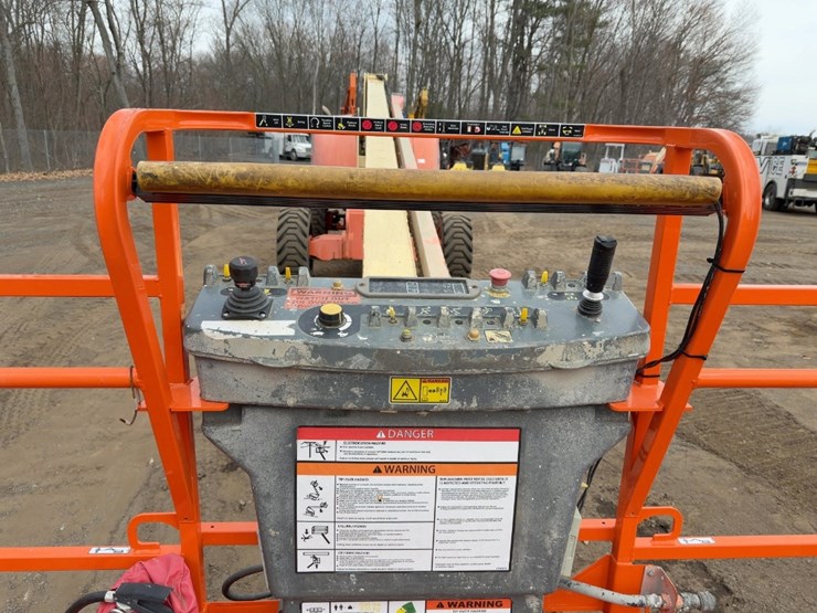 2008-jlg-800s-image-9