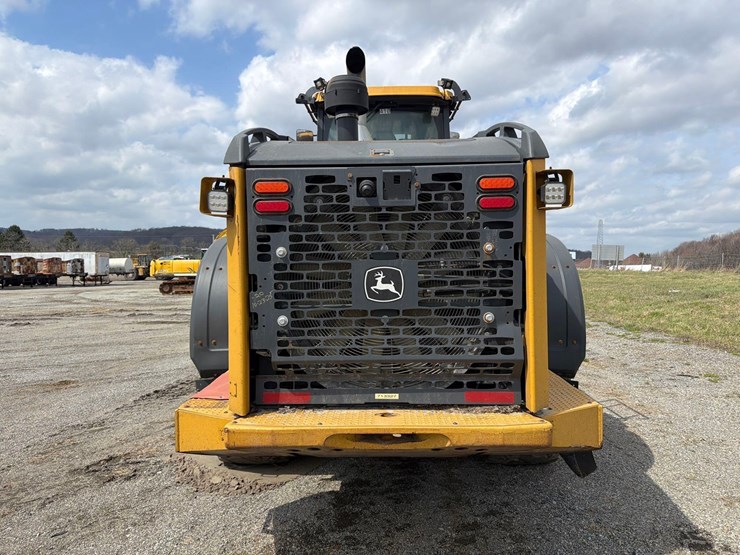 2022-deere-744l-image-7