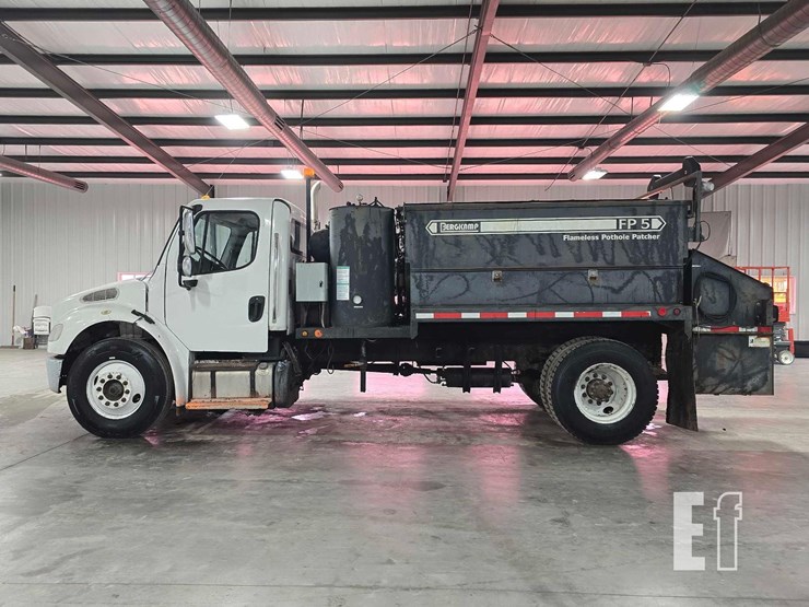 2015-freightliner-business-class-m2-106-image-5