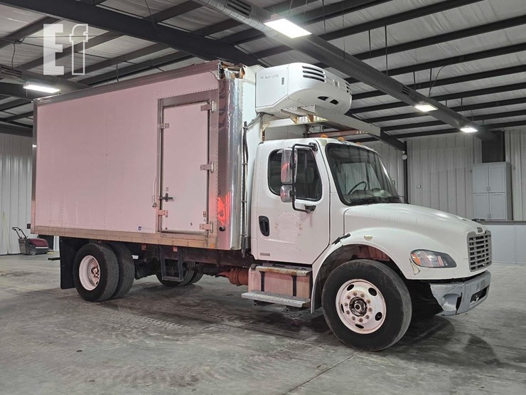 2009-freightliner-business-class-m2-106-image-2