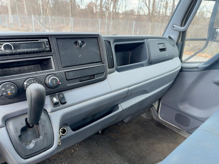 2014-mitsubishi-fuso-fe160-image-19